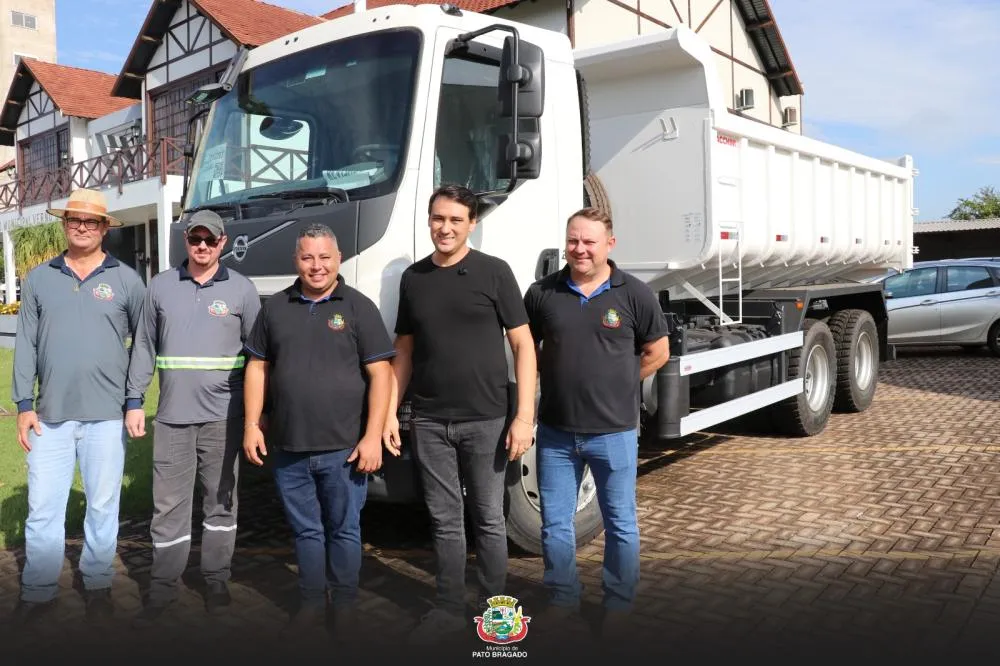 Pato Bragado recebe novo caminhão e soma R$ 4,4 milhões em investimentos na infraestrutura