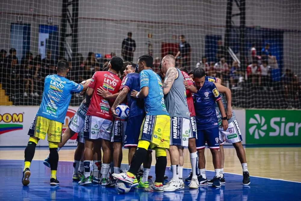 Jogadores do Cascavel Futsal em treinamento para o duelo decisivo contra o São Miguel no Ginásio da Neva.Fotos: @kellycarvalhofotos