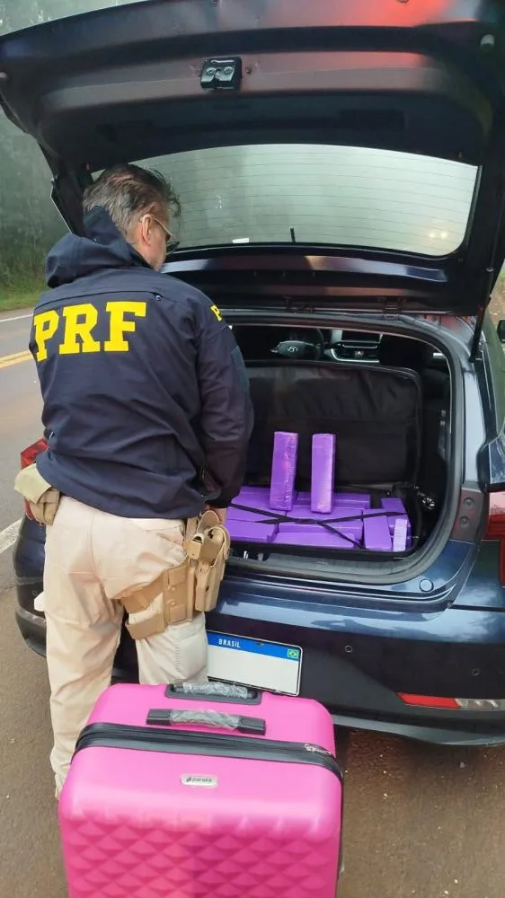 PRF intercepta carro com 130 quilos de maconha na BR-277 em Cascavel