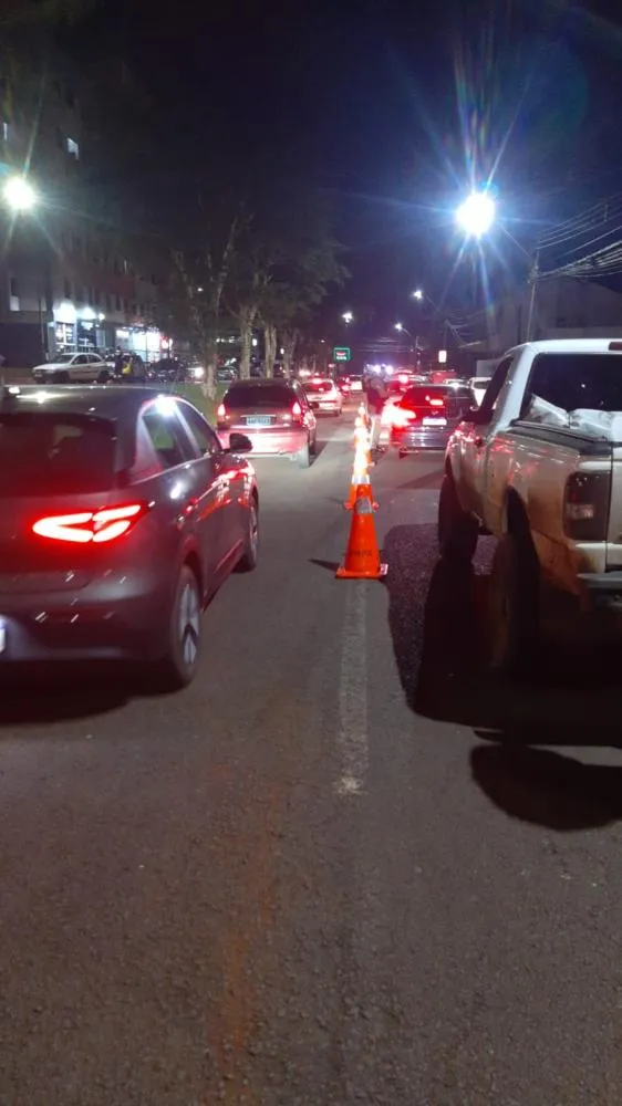 Bloqueio conjunto teve como objetivo coibir infrações ao CTB e recolher veículos com pendências administrativas em Cascavel.