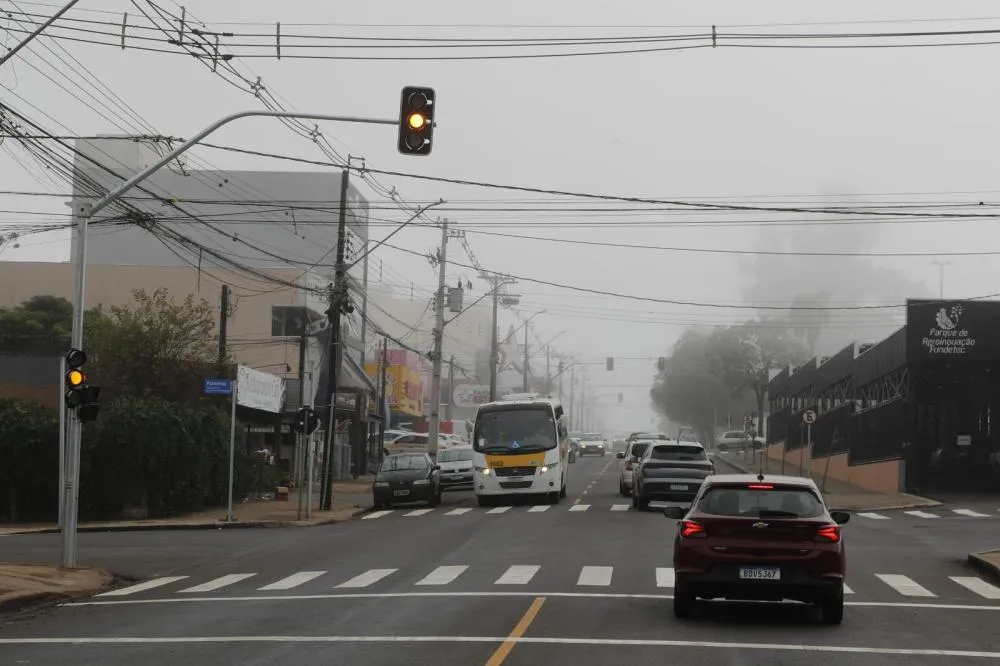 Novos semáforos entram em operação intermitente em obra de binário em Cascavel