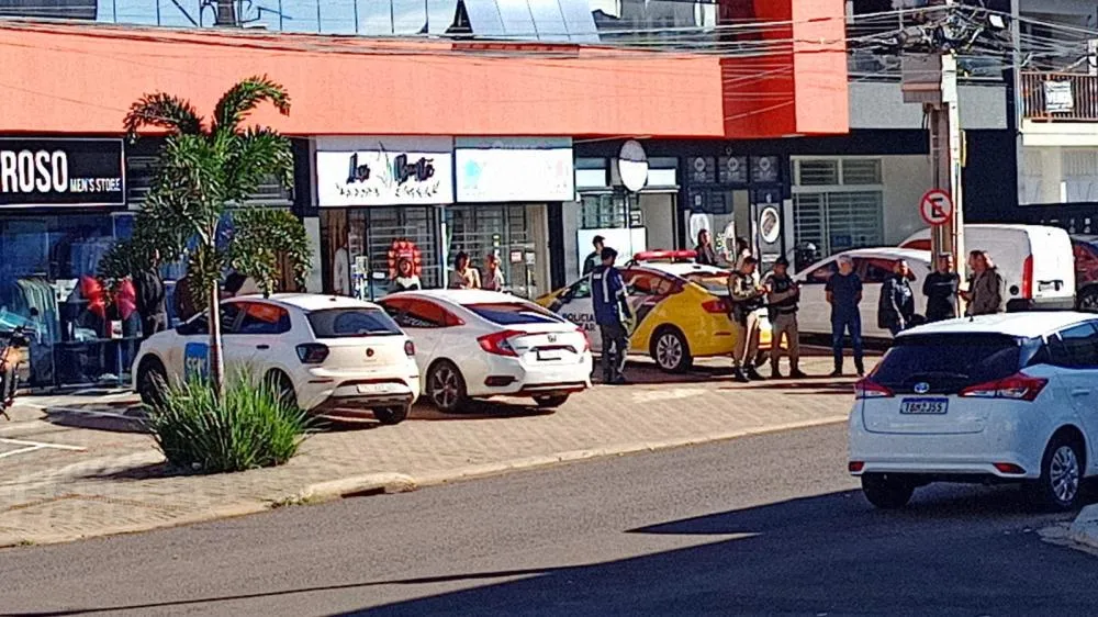 Criminoso invade quatro estabelecimentos comerciais no Coqueiral