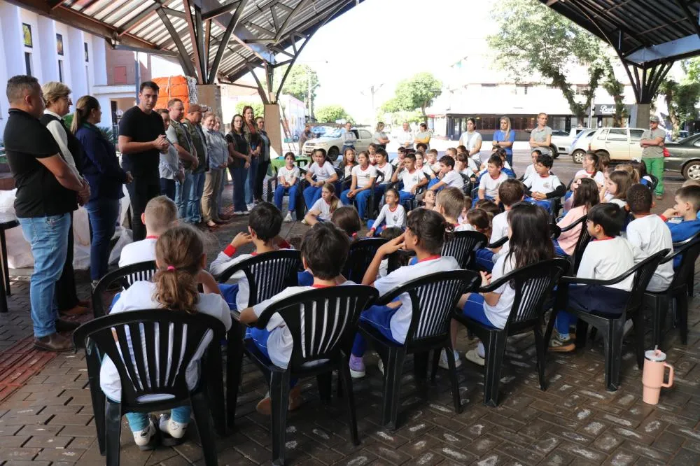 Pato Bragado realiza mutirão de coleta de materiais recicláveis na Rua Coberta