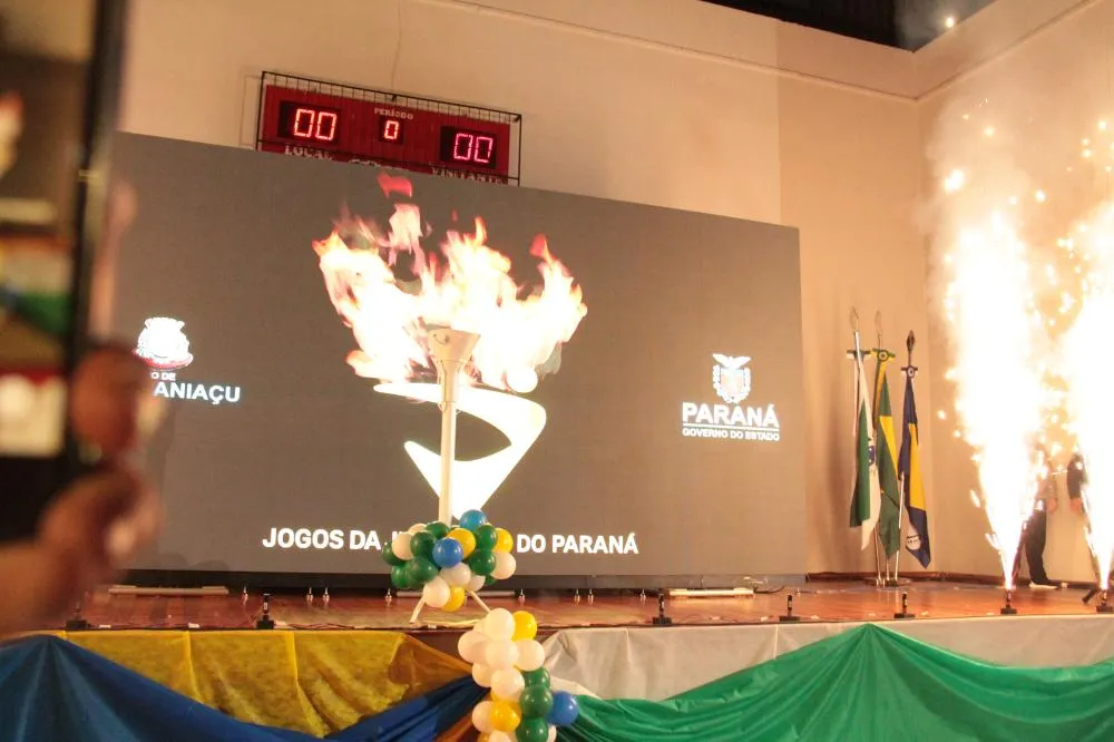 Solenidade de abertura reuniu delegações esportivas regionais no Ginásio de Esportes Onofre Garbacheski, em Guaraniaçu.