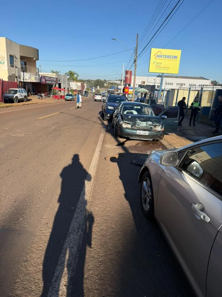 Câmeras registram fuga de condutor que causou acidentes e acabou detido por agentes