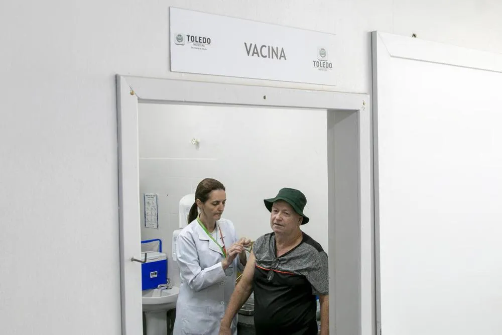 Com avanço de casos de SRAG, Toledo reforça necessidade urgente de vacinação