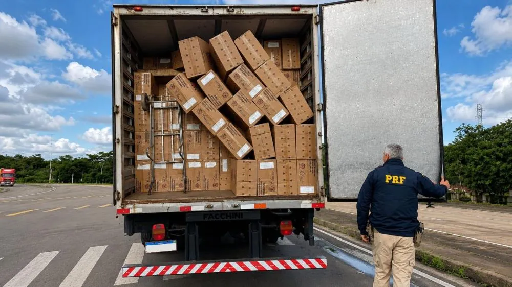 Motorista de Cascavel é preso com cigarros em Guaíra