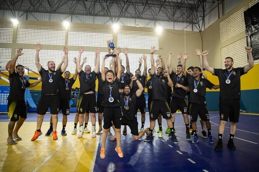 Atletas do Cascahand comemoram a conquista da medalha de bronze no pódio do Campeonato Brasileiro de Clubes.Foto: Divulgação/Assessoria