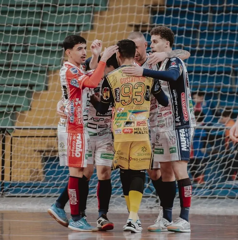 Cascavel Futsal vence Paraná Clube por 4 a 2 em Curitiba