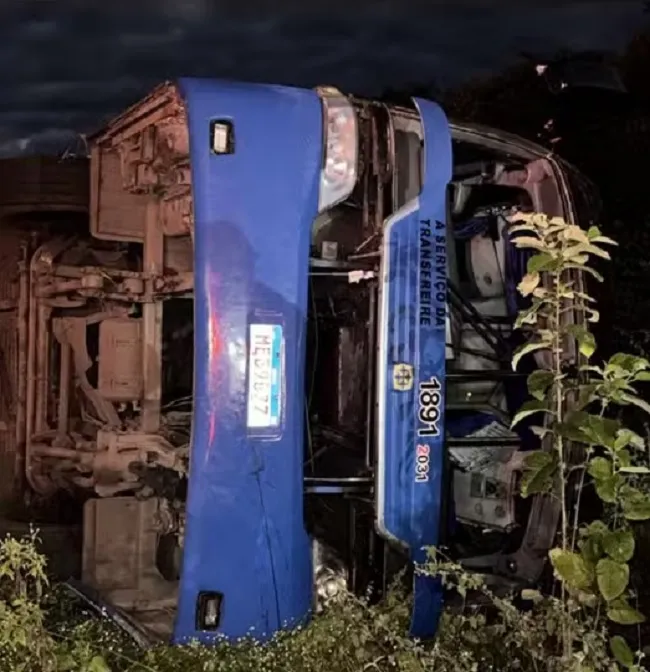 Ônibus trazia cerca de 40 passageiros que retornavam de torneio esportivo rumo a Juazeiro do Norte. Foto:Reprodução
