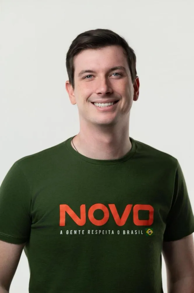 O vice-prefeito Henrique Mecabô apresenta suas propostas para o cenário econômico e político durante o encontro regional do Partido NOVO.