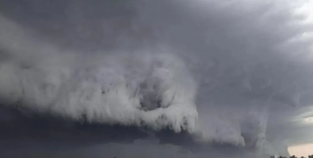 Frente fria avança sobre o Paraná nesta segunda-feira e traz alerta de tempestades com ventos fortes. Foto:Reprodução