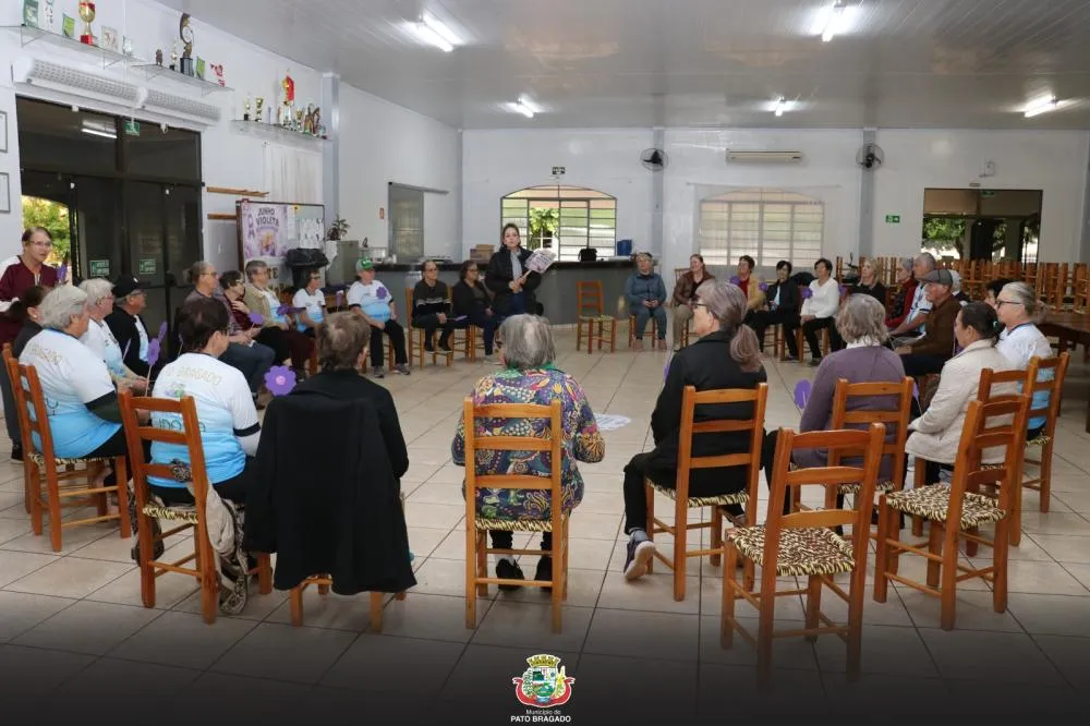 Junho Violeta promove debate com idosos de Pato Bragado