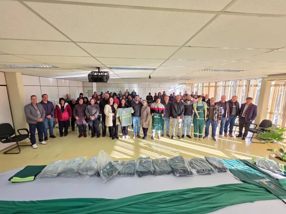 Catadores de Marechal Cândido Rondon recebem novos uniformes