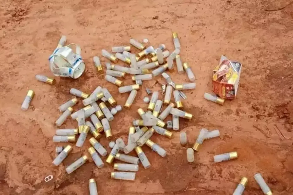 Munições encontradas após o conflito armado