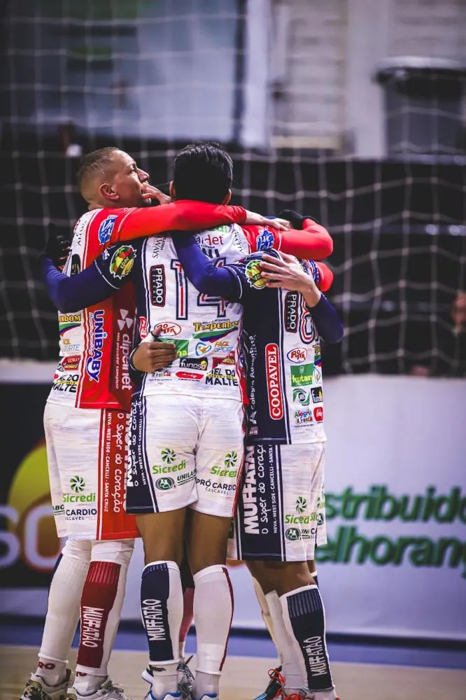 Cascavel Futsal vence de virada e assume quinta posição na Série Ouro