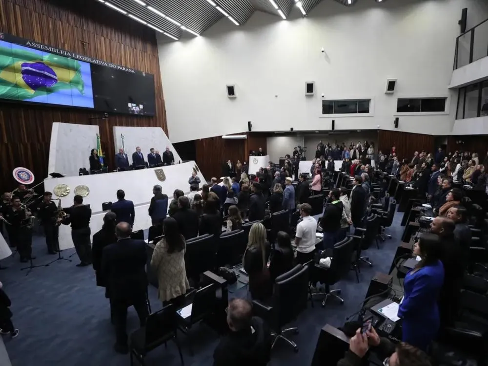 Sessão solene homenageia comerciantes e reconhece contribuição do setor para o desenvolvimento do Paraná