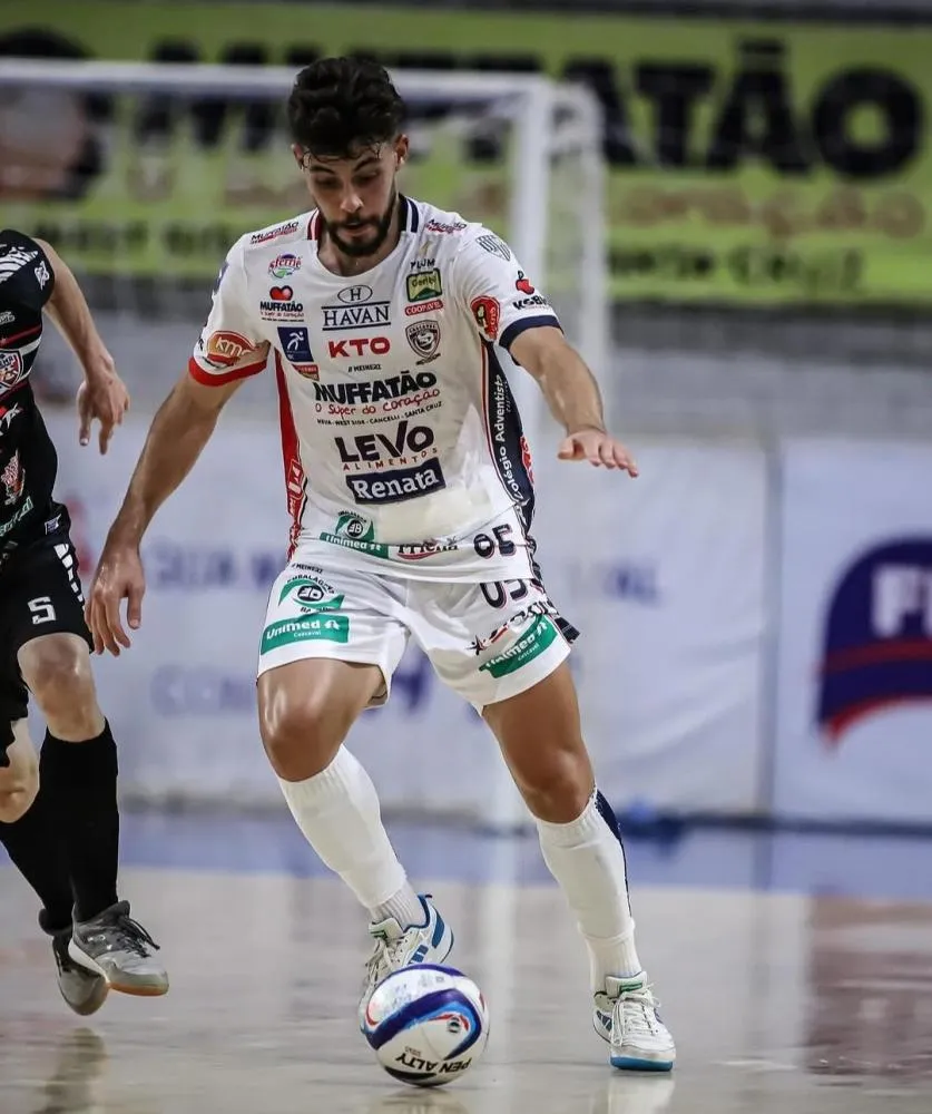  Fixo Pedro Beraldo do Cascavel Futsal e ficará fora das quadras por quatro meses 