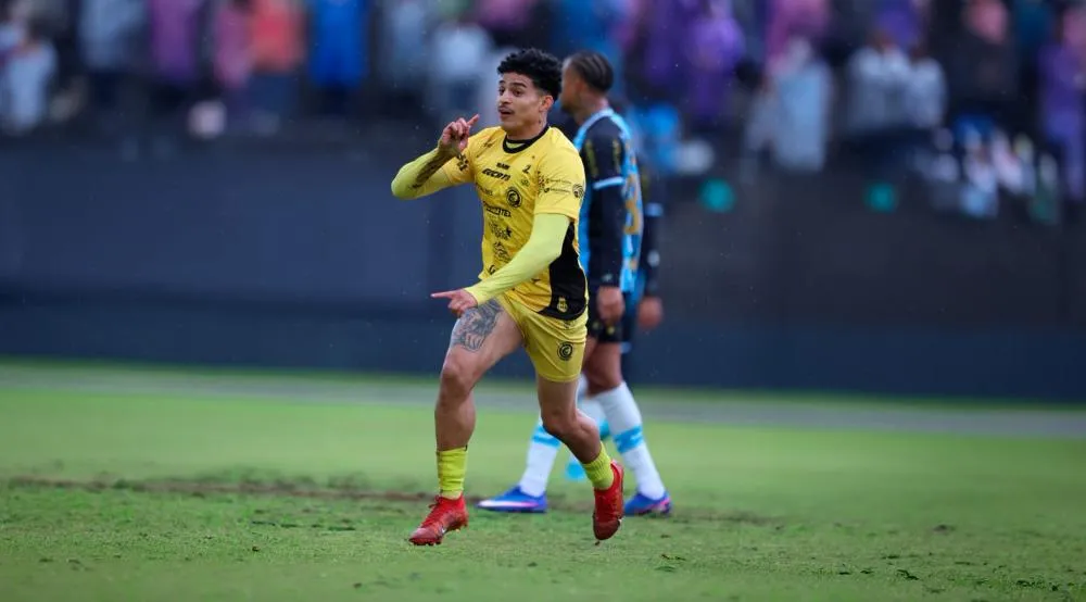 Cascavel faz boa partida mas perde por 2 a 1 para o Grêmio em amistoso