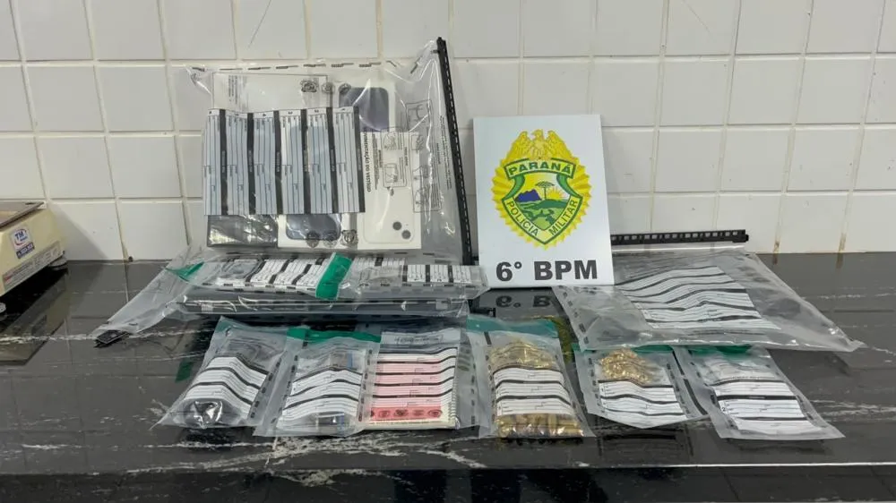 Pistola calibre 9 milímetros e quase cem munições foram localizadas em residência no bairro Santo Onofre.