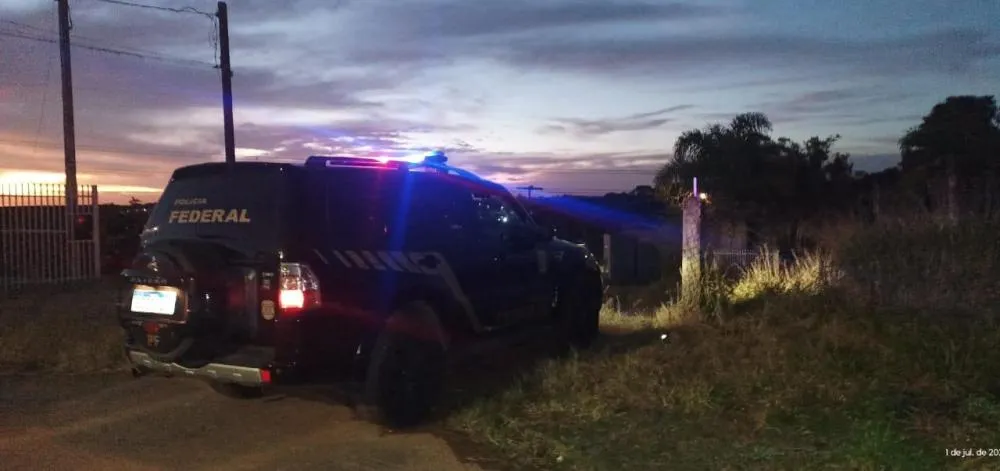 Viaturas da Polícia Federal saem para cumprir mandados judiciais na manhã desta quarta-feira no Paraná. Foto: Divulgação/Polícia Federal Foto: Divulgação/CS/PF