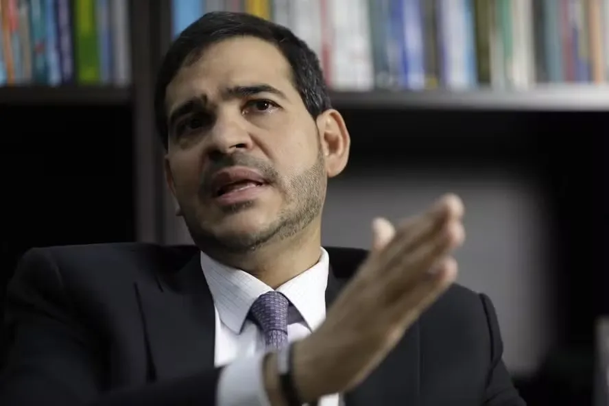 Lula indica Messias ao STF na vaga de Barroso