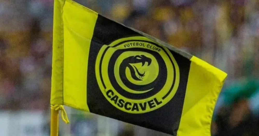 Cascavel confirma saídas de dois jogadores e preparador