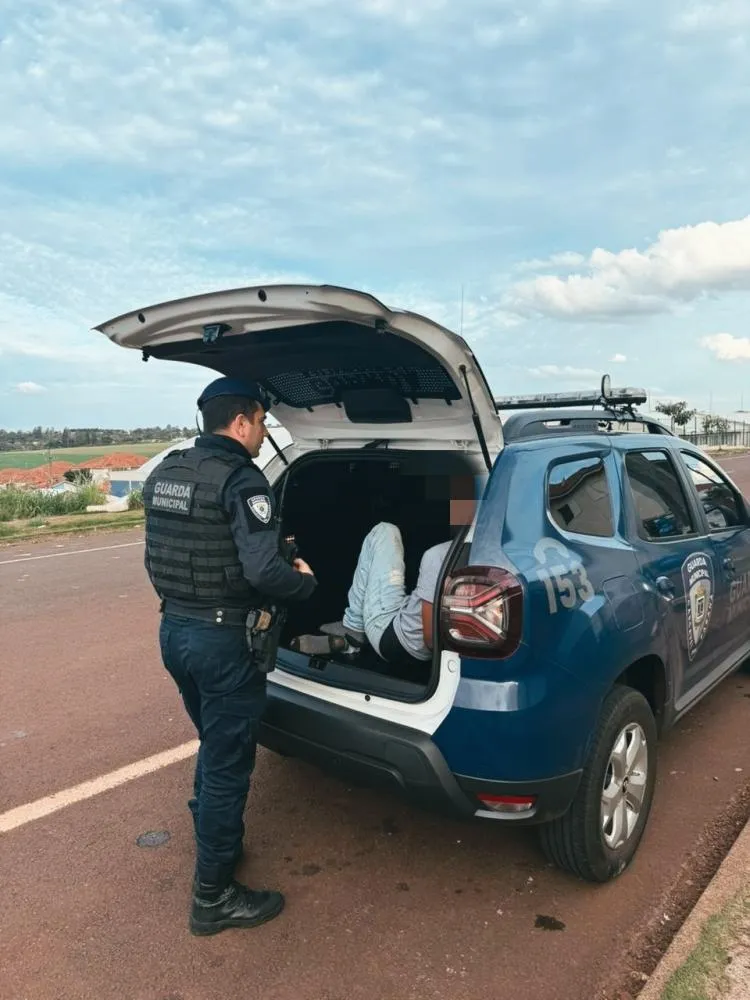 Homem é preso em flagrante por agredir e ameaçar esposa no bairro Riviera