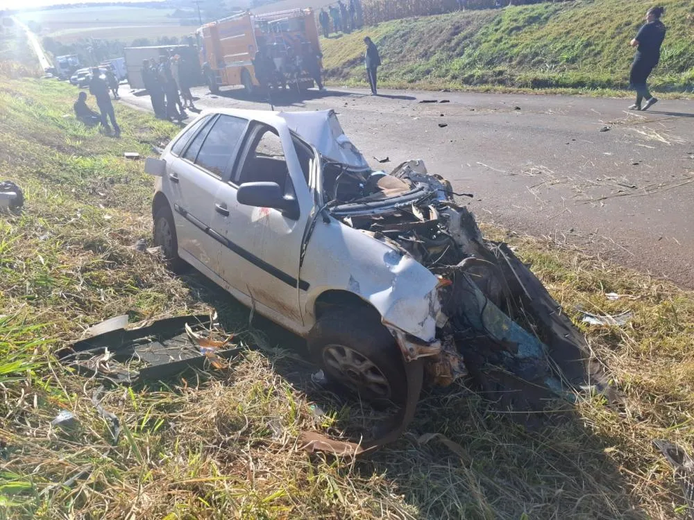 Acidente com três veículos deixa um morto na PR-239
