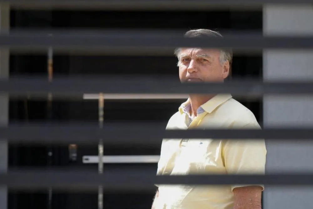 Ex-presidente Jair Bolsonaro é preso pela Polícia Federal