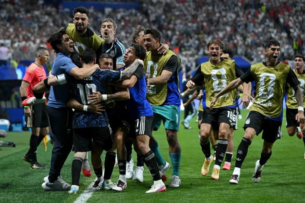 Argentina vira sobre Inglaterra e vai a final da Copa