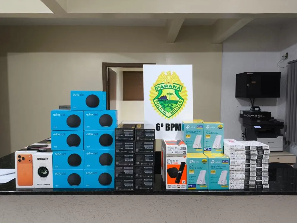 Mercadorias apreendidas na rodovia BR-277 foram levadas para a sede da Receita Federal em Cascavel para os trâmites legais. Foto:Divulgação/PMPR