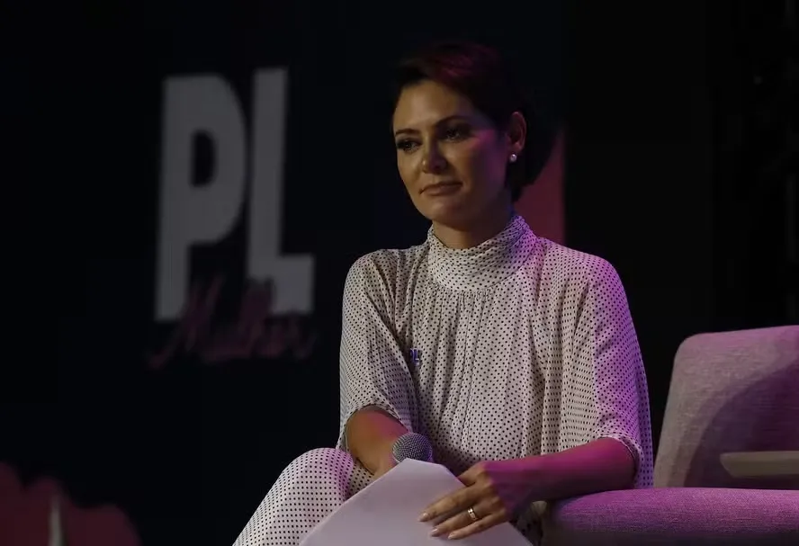 Moraes autoriza visita de Michelle a Bolsonaro na prisão