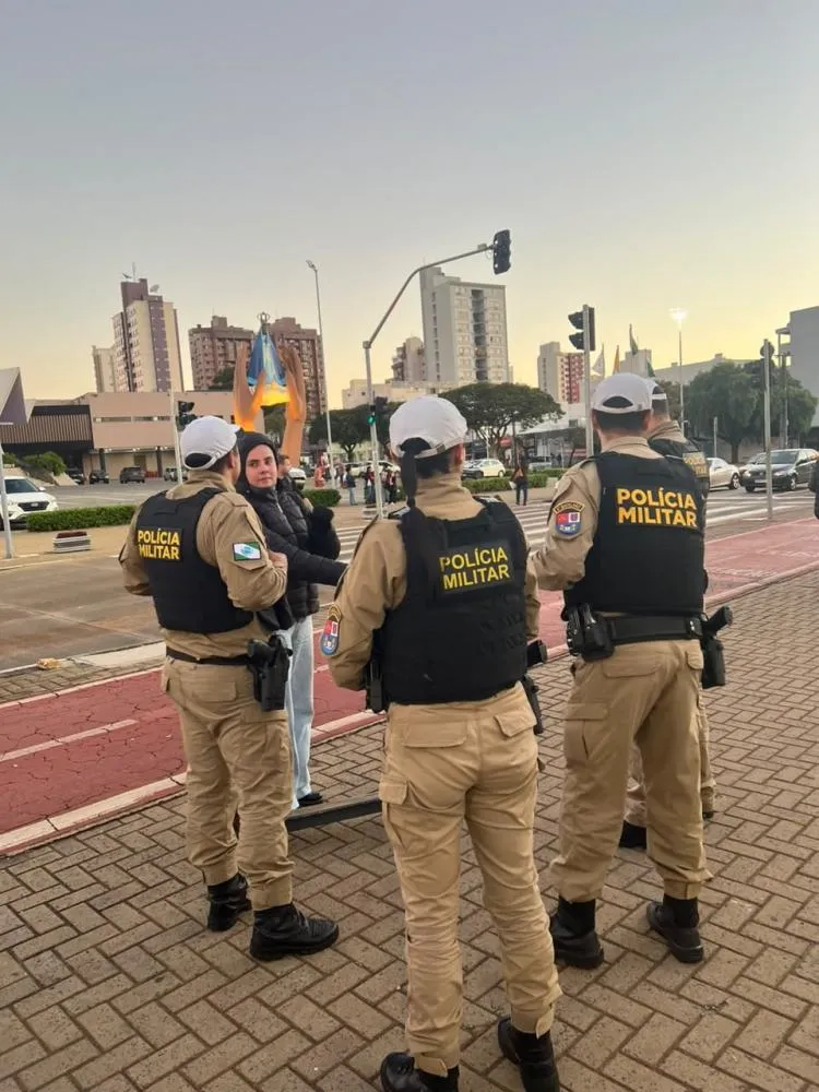 Equipes do GOTRAN e do Pelotão de Trânsito realizam abordagem a motoristas na Região Central de Cascavel. Foto: Divulgação 
