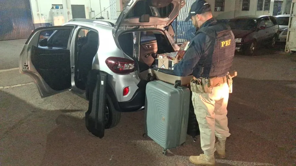 Motorista de aplicativo reincidente é flagrado com malas de cigarro na BR-277