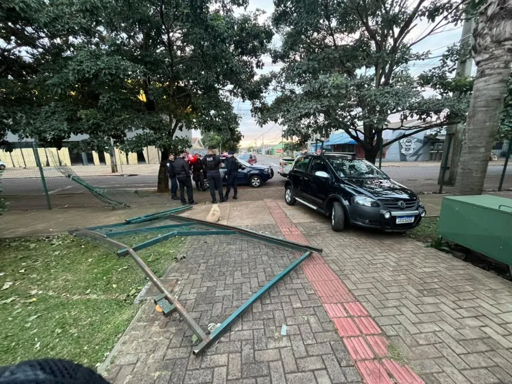 Motorista invade Praça CEU embriagada e acaba presa