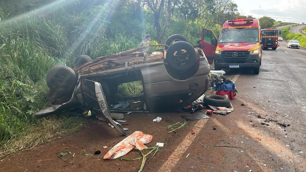Carro capota na BR-163 entre Marechal Rondon e Toledo e deixa oito feridos
