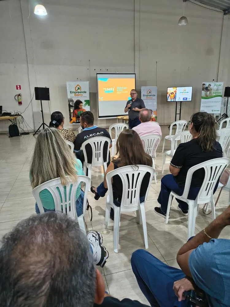 Profissionais recebem orientações sobre empreendedorismo e serviços descentralizados da Sala do Empreendedor.