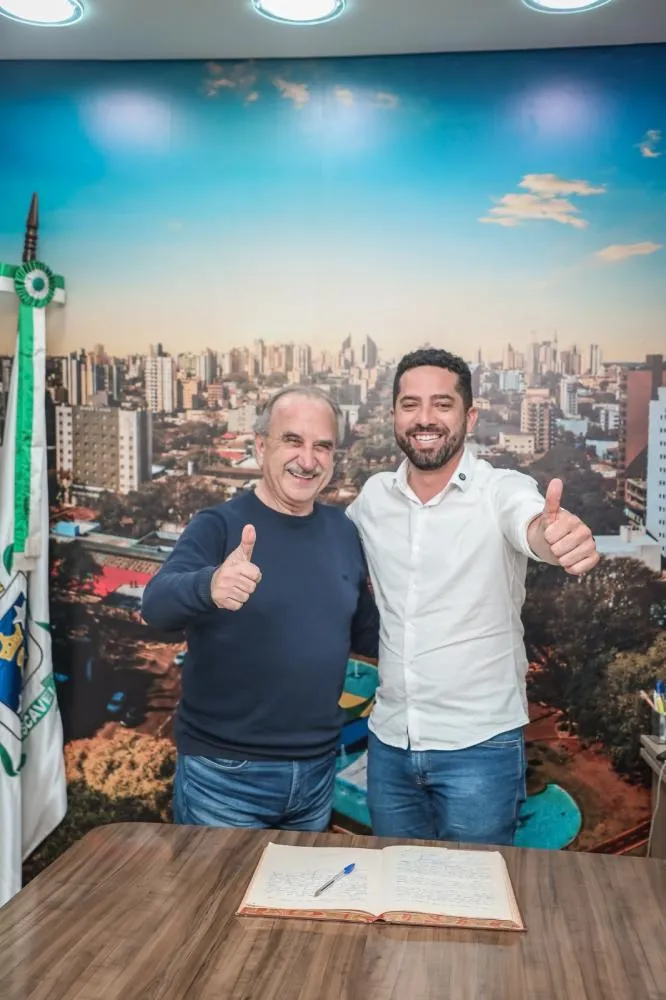 Renato Silva volta ao comando da Prefeitura e anuncia retomada da agenda