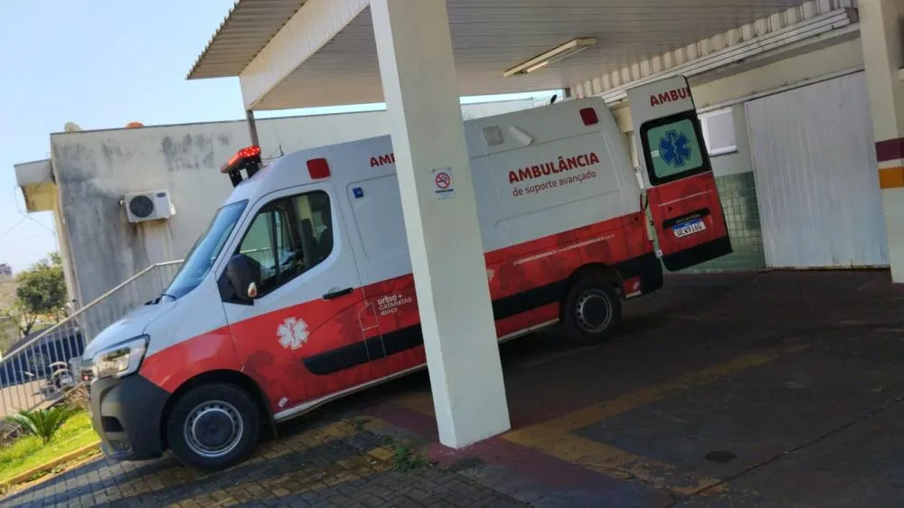 Bombeiros realizam operação de resgate após tombamento de embarcação nas Cataratas do Iguaçu.