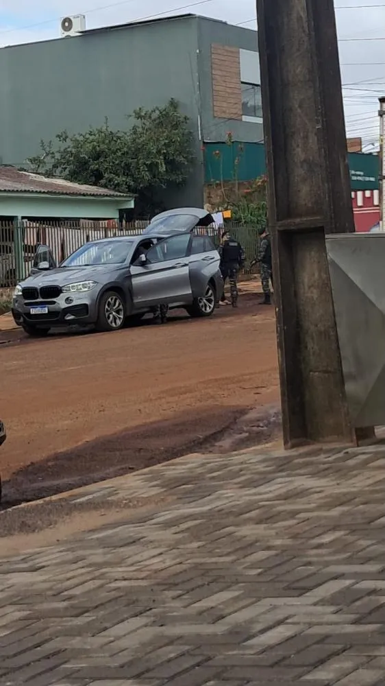 Gol e BMW utilizados pelos suspeitos foram apreendidos pela Polícia Militar em Cascavel.