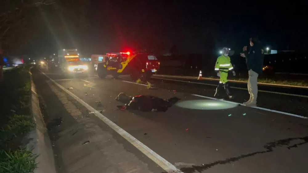Motociclista morre após bater de frente com caminhão na BR-369