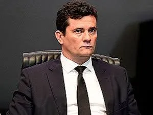 Decisão prevê multa diária de R$ 5 mil em caso de descumprimento da ordem judicial.