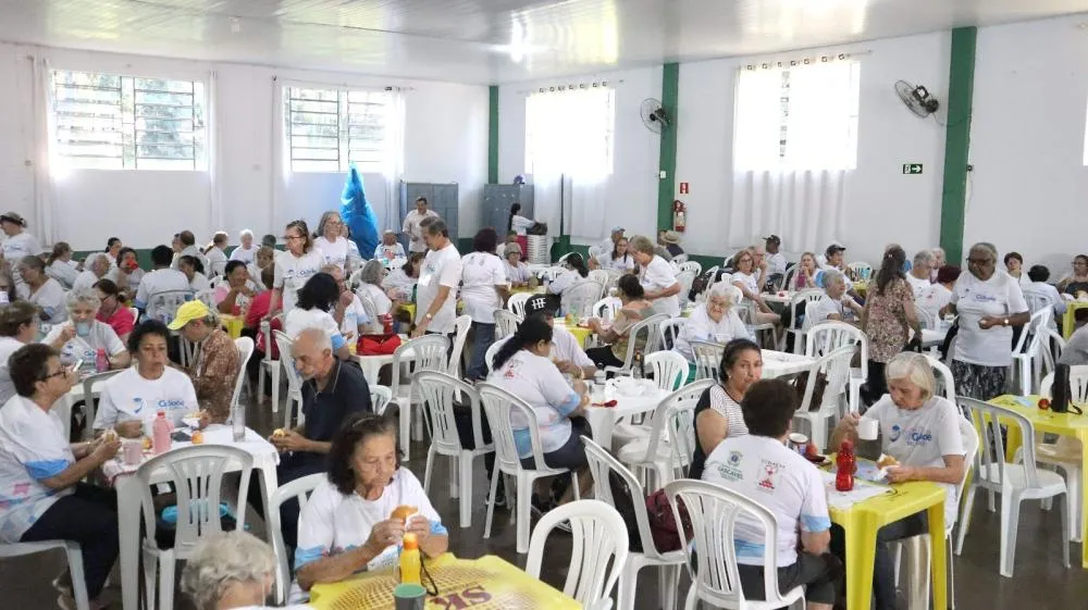 Idosos e familiares participam de gincana recreativa no FeliCidade do Idoso, no Parque Tarquínio.Foto: Divulgação/Assessoria