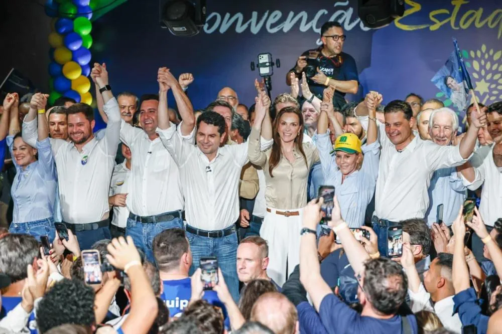 Ratinho Junior, Sandro Alex e Alexandre Curi participaram da convenção em Curitiba.