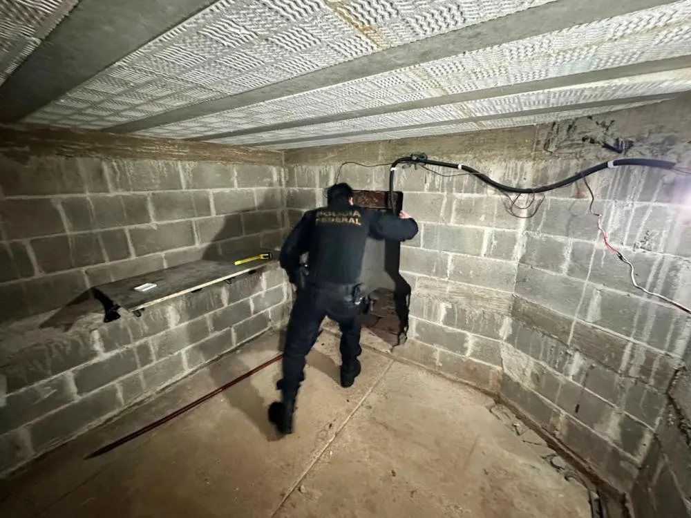 Túnel clandestino será periciado para auxiliar nas investigações da Polícia Federal.