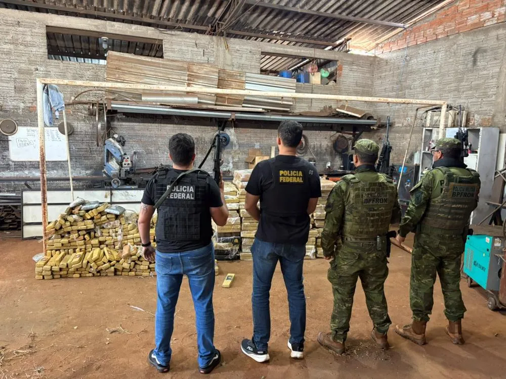 Forças de segurança contabilizaram 833,2 quilos de maconha apreendidos em barracão no município de Medianeira. Foto:Divulgação/BPFron
