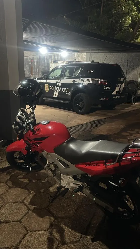 Uma motocicleta usada no crime foi apreendida pela DH
