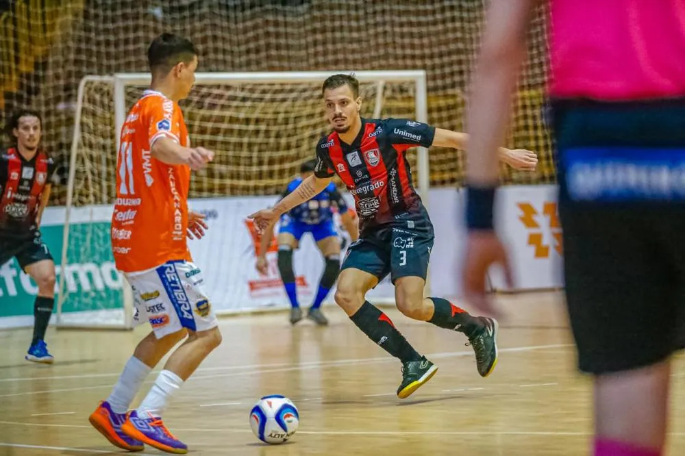 Campo Mourão vence o Pato na Arena UTFPR e fica a um empate do título do Paranaense