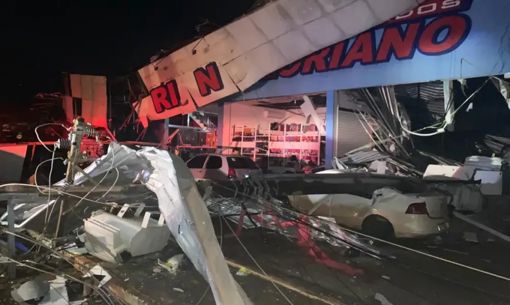 Ventos acima de 120 km/h provocaram estragos em diversas cidades do Sul do Brasil.